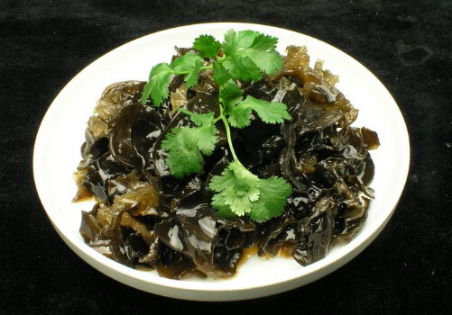 凉拌木耳怎么做好吃？凉拌木耳的做法