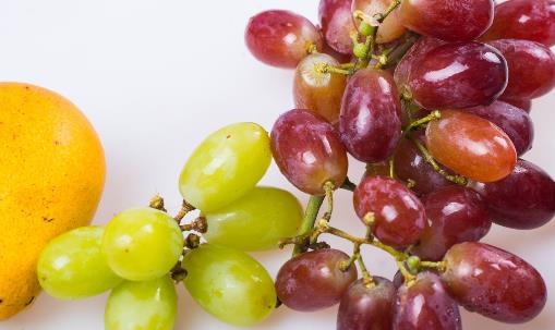葡萄营养价值高 葡萄搭配其它水果做成果汁风味独特 