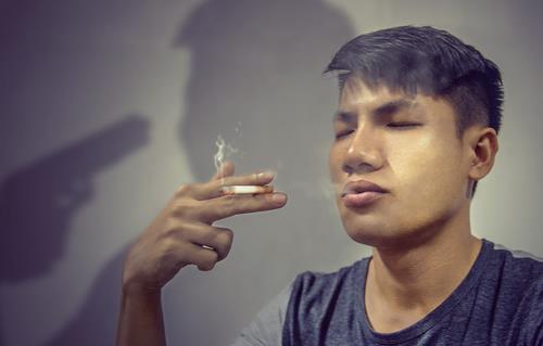 初中生吸烟行为：心理生理特征